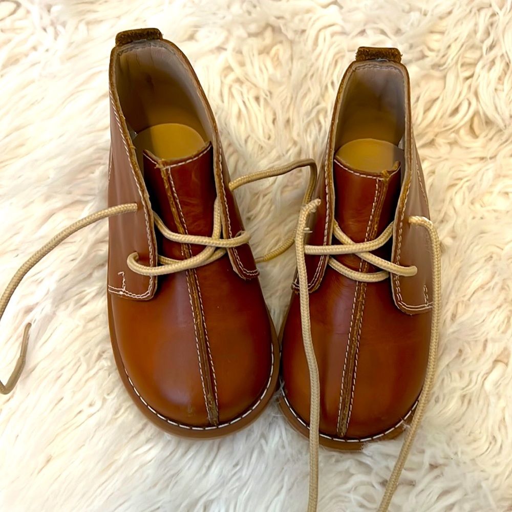 Once used brown boots from Elephantito
